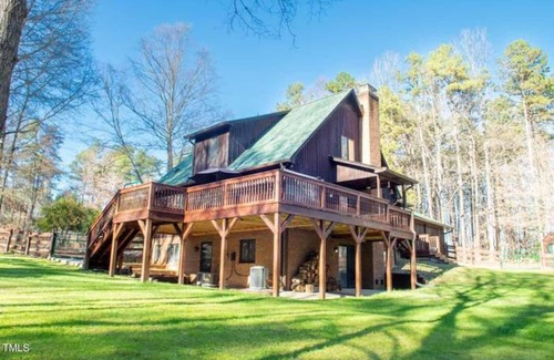 McLeansville Cabin | Whisper Chalet events w/hot tub , fenced yard string lights w/fire pit, privacy, free onsite parking