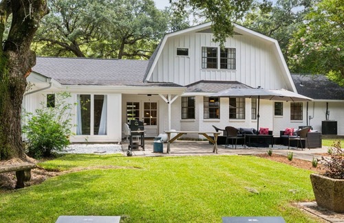 Covington House | "Whispering Oaks" Enjoy this 4-bedroom home with HUGE backyard
