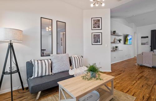 Palm Coast House | WHISPERING PALM Newly renovated cozy fenced in pool home - sleeps 8