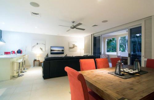 Port Douglas House | Whispering Palms - Beachfront Port Douglas