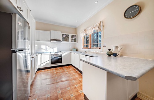 Wentworth Falls Cottage | Whispering Pines Cottages