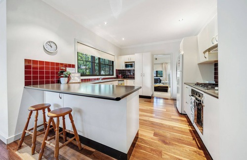 Wentworth Falls Cottage | Whispering Pines Cottages