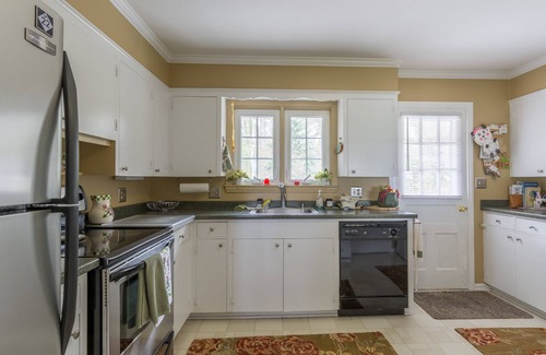 Glen Arbor Cottage | Whispering Pines Cottage on Lake Michigan in Glen Arbor