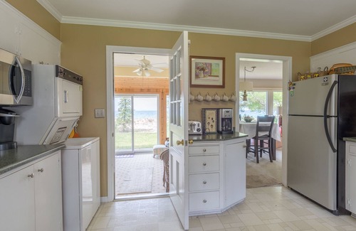 Glen Arbor Cottage | Whispering Pines Cottage on Lake Michigan in Glen Arbor