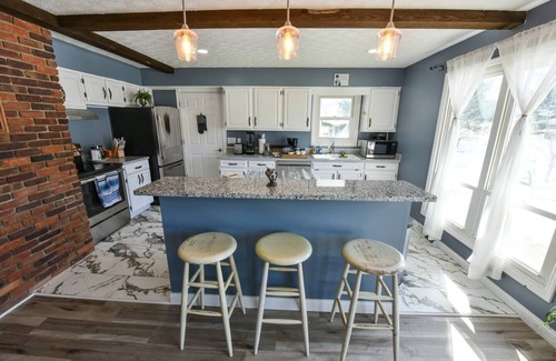 Johnstown House | Whispering Pines Manornn