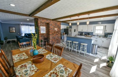 Johnstown House | Whispering Pines Manornn