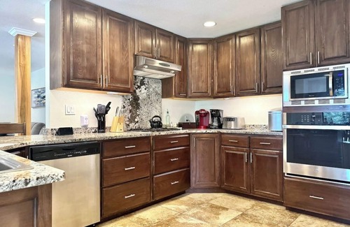 Pollock Pines House | Whispering Pines: Garage Parking & Game Room