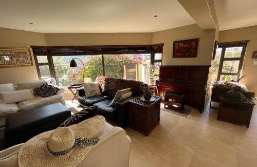 Calypso Beach House | Whispering Waves