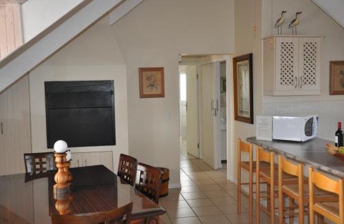 Jacobs Bay House | Whispering Whale