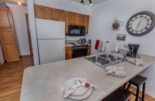 Notch Estates Condo | Whistle’s Echo | Sweeping Ozark Views, 5 Mins to SDC