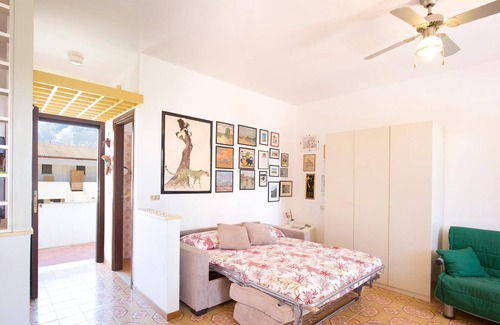 Fabrizio Apartment | White beaches, licorice and citrus groves.