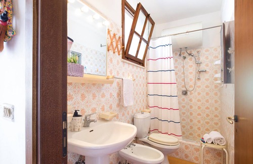 Fabrizio Apartment | White beaches, licorice and citrus groves.