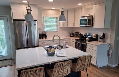 Elberta House | White Birch - Riverfront And Newly-remodeled!