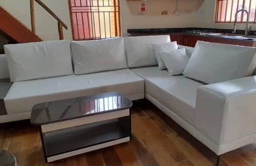 Western Region Hotel | White Cat Farm Hut Inn