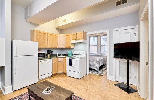 Grand Center Apartment | White House -1 Bdrm/1Bath Apt-F