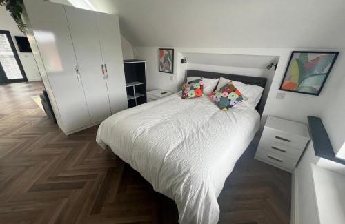 Staines Apartment | White House apartment, Staines upon Thames
