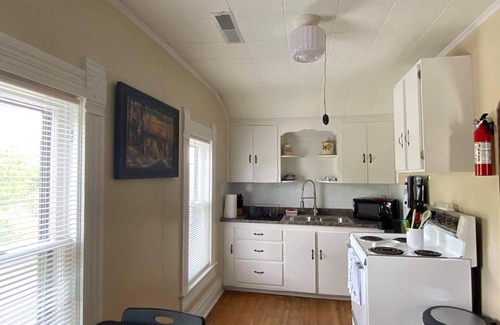 Brookfield Apartment | White House Lodge-Cabin Loft Studio