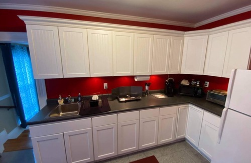 Brookfield Apartment | White House Lodge-Lower Studio