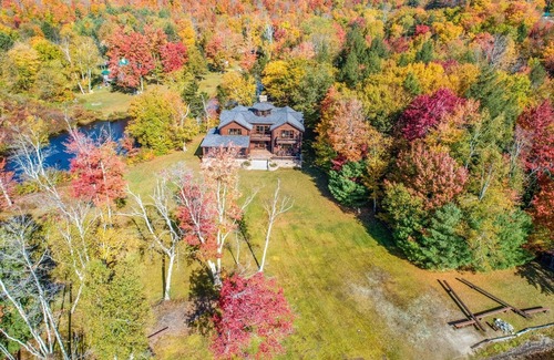 Rumney House | White Mountains - Magnificent & Private Lakefront Lodge