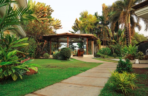 Saunta Vaddo House | White Pearl Suites by Rosetum