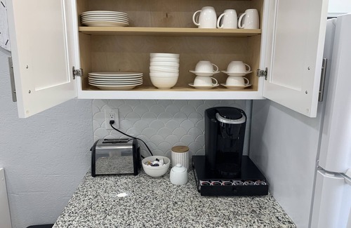 Englewood Cottage | White Pelican at Shorebirds, Beach sunsets 3 min walk! Kayaks, Bikes and more!