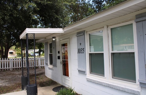 Columbia House | White Picket Fence: Cozy Home 3b/1.5 Near Medical Center & Downtown Columbia