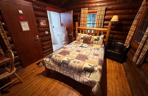 Mount Morris Hotel | White Pines Lodge