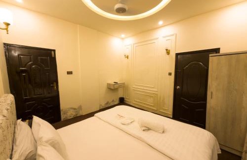 Gulshan-E-Jamal Bed & Breakfast | White Rose Family - 5 Rooms Portion