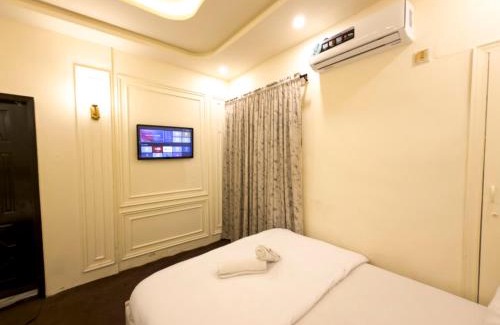 Gulshan-E-Jamal Bed & Breakfast | White Rose Family - 5 Rooms Portion