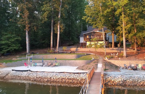 Seneca House | WHITE SAND BEACH-DEEP WATER DOCK 23FT-UV HVAC-FIRE RING