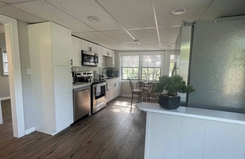 Keystone Heights Cottage | White Sands Lake 2-bedroom Cottage, Sleeps 6, Kayaks/Fishing