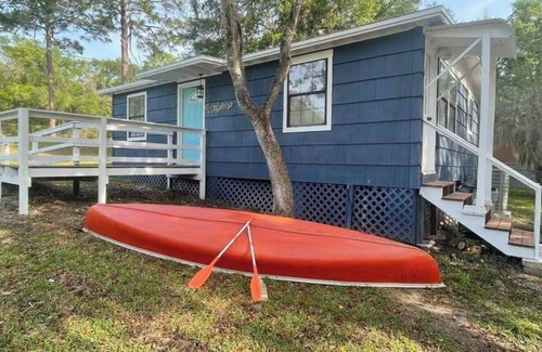 Keystone Heights Cottage | White Sands Lake 2-bedroom Cottage, Sleeps 6, Kayaks/Fishing