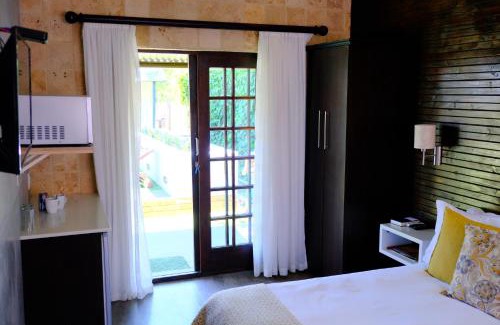 Komani House | White Swan Guesthouse