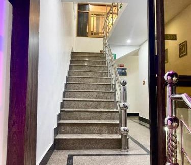 Dal Lake Hotel | White villa by hameed