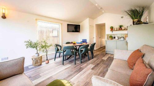 Sandwich Ski Chalet | Whitemills Wake and Aqua Park Lodge Six