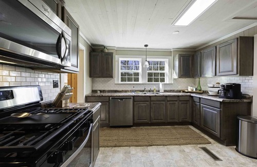 Mentone Cabin | WHITETAIL on the PARKWAY w/HOT TUB.named WHITETAIL for a reason .