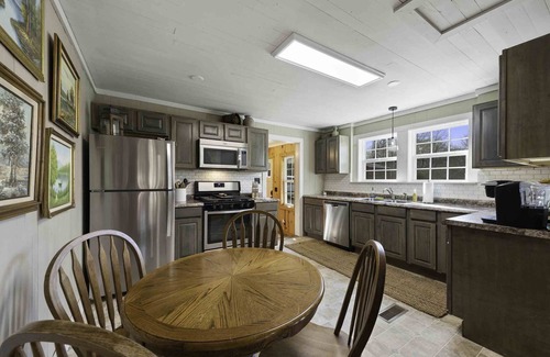 Mentone Cabin | WHITETAIL on the PARKWAY w/HOT TUB.named WHITETAIL for a reason .