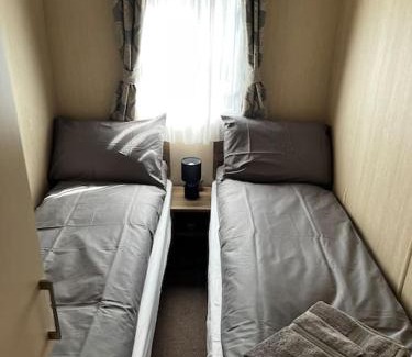 Whitstable Apartment | Whitstable, CW18, 2 bed park home, Alberta Holiday Park