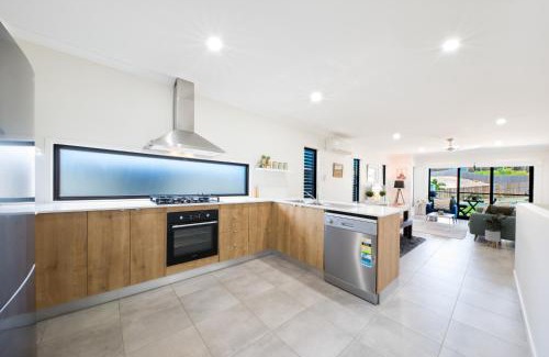 Airlie Beach House | Whitsunday Whisper Terrace - Townhouse Pets Airlie