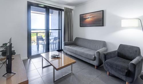 East Mackay Apartment | WhitsunStays - The Regal (2br/2bth, Central)