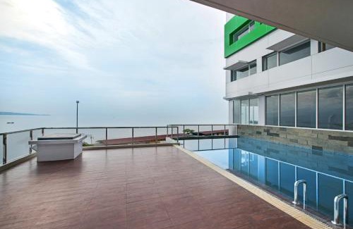 Manado City Centre Hotel | Whiz Prime Hotel Megamas Manado