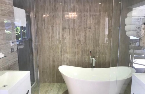 Grafty Green Hotel | Who'd A Thought It