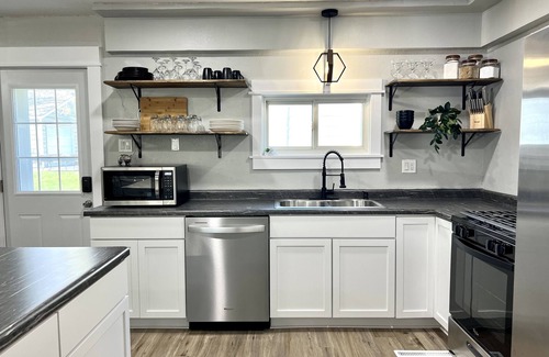 Sabetha House | Whole house-Small town charm