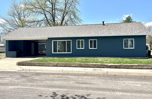 Sabetha House | Whole house-Small town charm