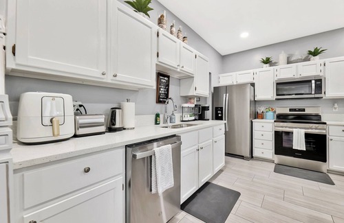 Wichita House | Wichita home, by the river, spacious 9 beds-game room with pool table, 1gb Wi-Fi