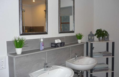 Tarp Apartment | Wiesengrund - gepflegte und gemütlich FeWo mit Garten