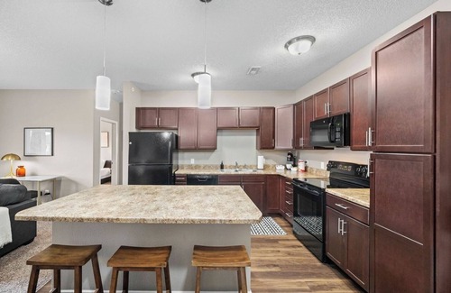 West Des Moines Apartment | Wifi | Balcony | Garage | Pool | Gym & More!