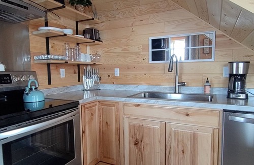 Davenport House | Wifi, Pets Welcome, Boat Parking, Sauna, lakeview