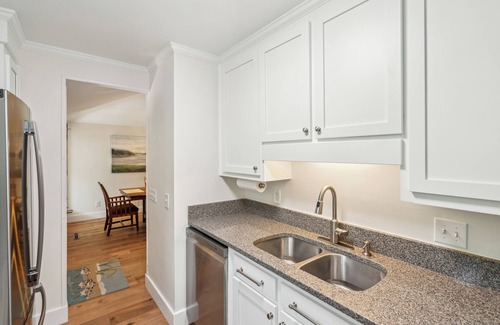 Twin Oaks House | Wild Dunes-Twin Oaks Lane-Updated, walk to beach and nearby shops!