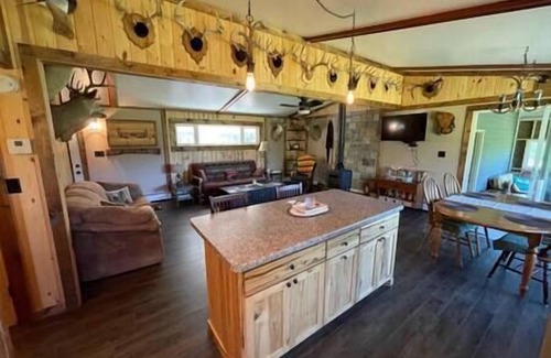 Princeton House | Wildlife Cottage and Private Pond!